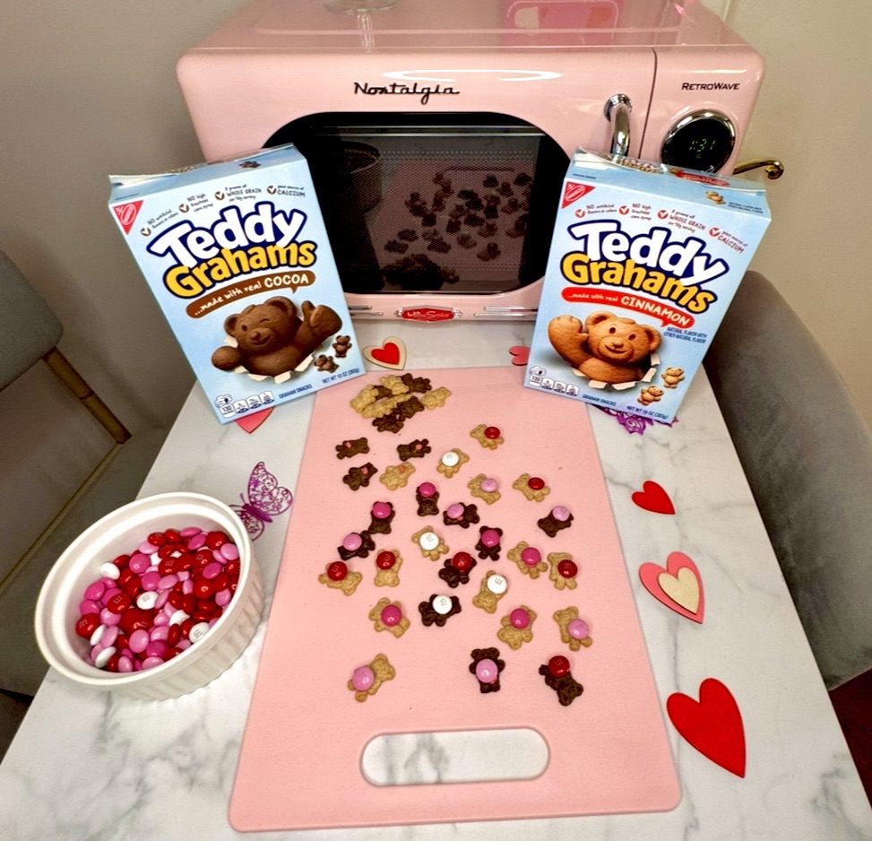 Easy & Cute Valentine's Day Snack using Valentine's Day M&Ms